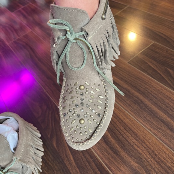 Anna Sui very stylish and comfortable shoes . - Picture 5 of 7